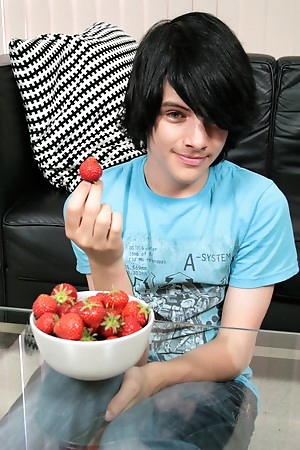Emo boys, like Frankie, are beautiful youngsters who are emotional and gay.
