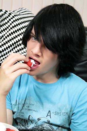 Emo boys, like Frankie, are beautiful youngsters who are emotional and gay.
